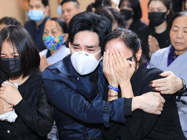 Đời sống Showbiz - Sao Việt chia buồn bà nội ca sĩ Quang Hà qua đời