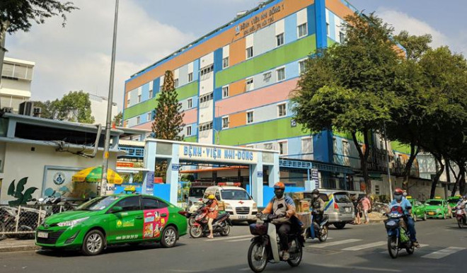 Bệnh viện Nhi Đồng 1 được Sở Y tế giao là đơn vị đầu mối họp tổ chuyên gia điều trị bệnh nhi nhiễm Covid-19 tại 3 bệnh viện nhi của thành phố