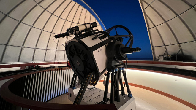 The hotel is large, providing an observatory for visitors to watch the stars - 5