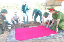 Tin tức trong ngày - Vét ao nuôi tôm, người dân phát hiện 13 bộ hài cốt liệt sĩ