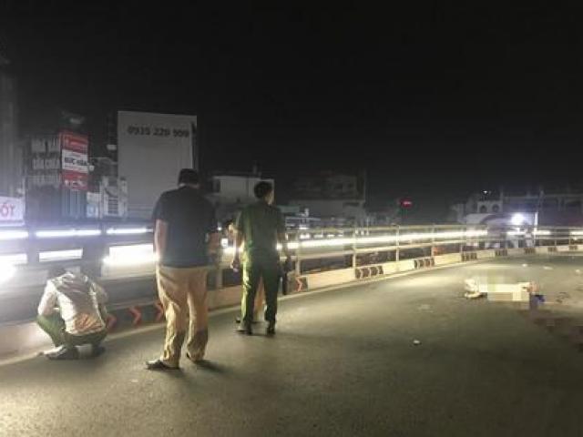 Tin tức trong ngày - Nam thanh niên nằm chết trên cầu vượt ở Sài Gòn lúc rạng sáng