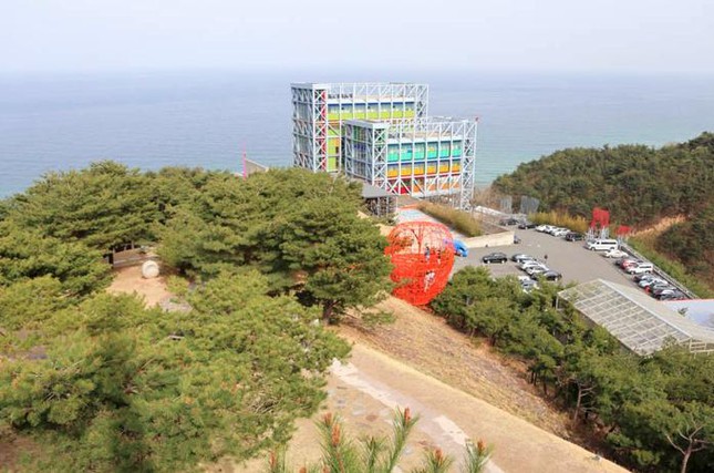 Korea tourist map: Countless dreamlike virtual living corners in the Haslla Art World museum - 1