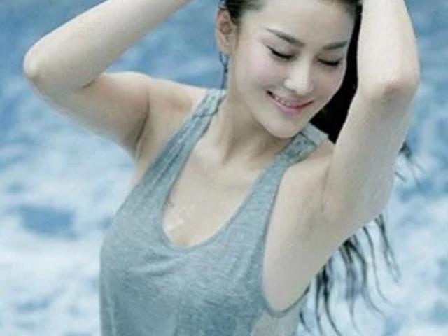 Thời trang - "Phan Kim Liên đẹp nhất châu Á" chuộng mặc gợi cảm khi đóng phim