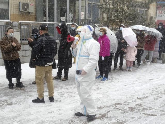 Thế giới - TQ "căng mình" đối phó đợt bùng phát Covid-19 nghiêm trọng nhất kể từ đợt dịch Vũ Hán