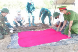 Vét ao nuôi tôm, người dân phát hiện 13 bộ hài cốt liệt sĩ