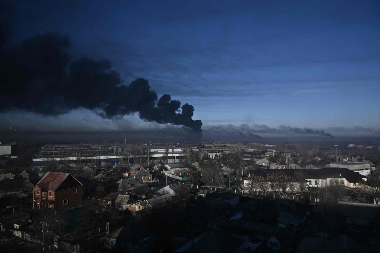 Quân đội Nga mở rộng chiến dịch không kích ở nhiều thành phố Ukraine (ảnh: Guardian)