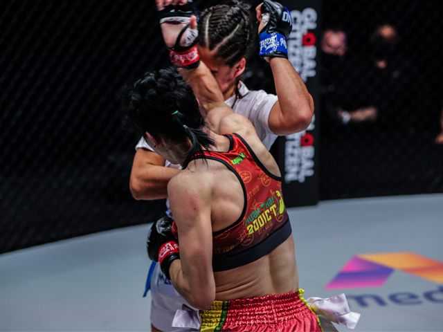 Thể thao - Tiền thưởng khủng "rơi vào đầu", hot girl Muay Thái phát cuồng ăn mừng