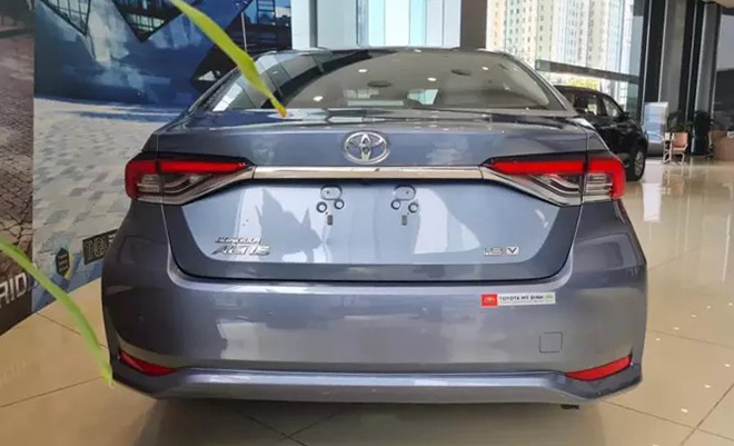 Real Photo Toyota Corolla Altis V New Generation Version at Dealer, Priced Over 760 Million VND - 6