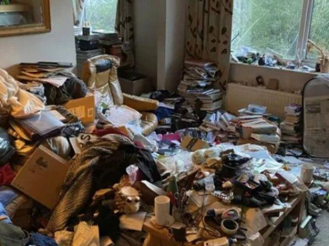 Bạn trẻ - Cuộc sống - Người đàn ông hốt hoảng bỏ chạy vì thứ hãi hùng trong bể cá ở ngôi nhà cho thuê