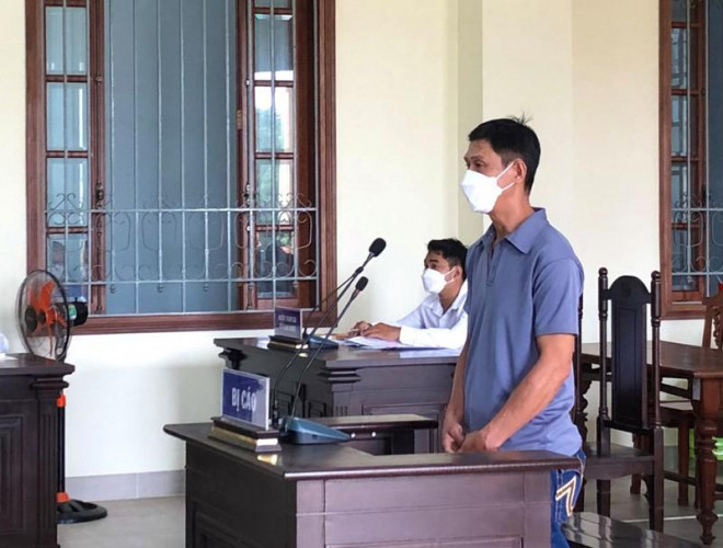 Bị cáo Trung tại tòa ngày 14-3. Ảnh: NHẪN NAM