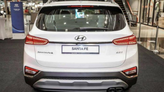 Close-up of the special version of Hyundai SantaFe just launched in Malaysia - 5