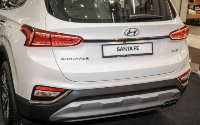 Close-up of the special version of Hyundai SantaFe just launched in Malaysia - 12