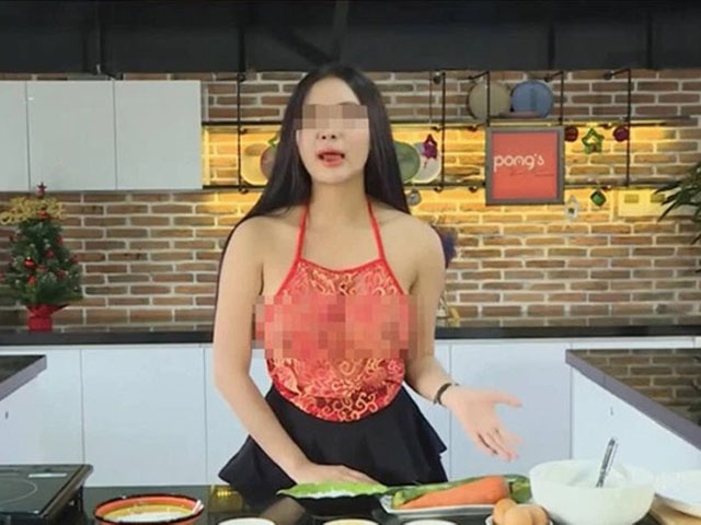 Người đẹp Việt táo bạo mặc yếm xuyên thấu vào bếp dạy nấu ăn gây tranh cãi