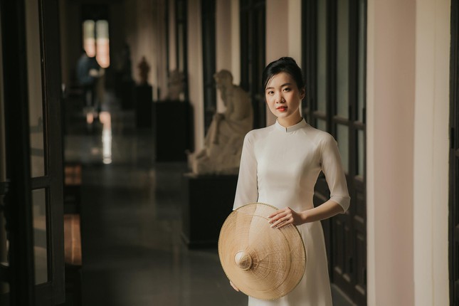 The female student of Hanoi Medical University is graceful in ao dai - 6