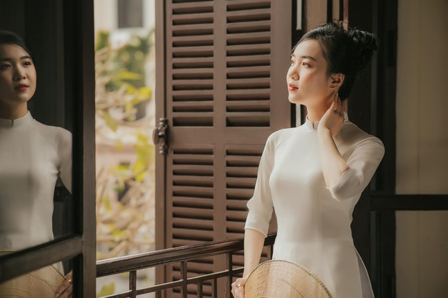 The female student of Hanoi Medical University is graceful in ao dai - 3