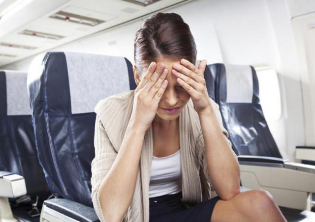 Flight attendants reveal 5 emergency tips to combat airsickness - 2