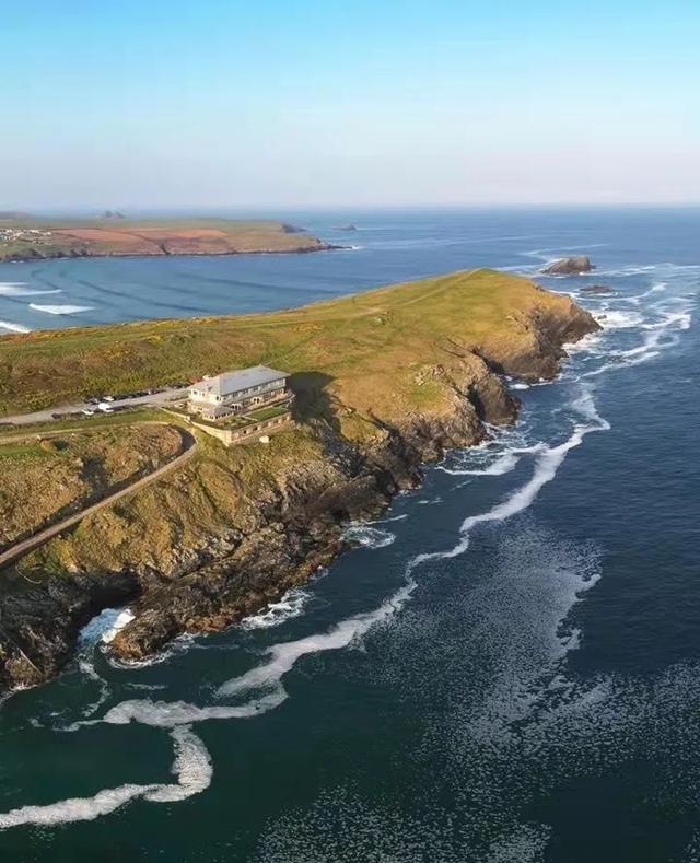 8 hotels close to the edge of the craggy cliffs, with impossibly beautiful scenery - 8