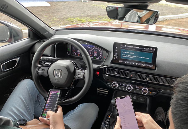 What's special about Honda Connect for the first time on a Civic?  - 5
