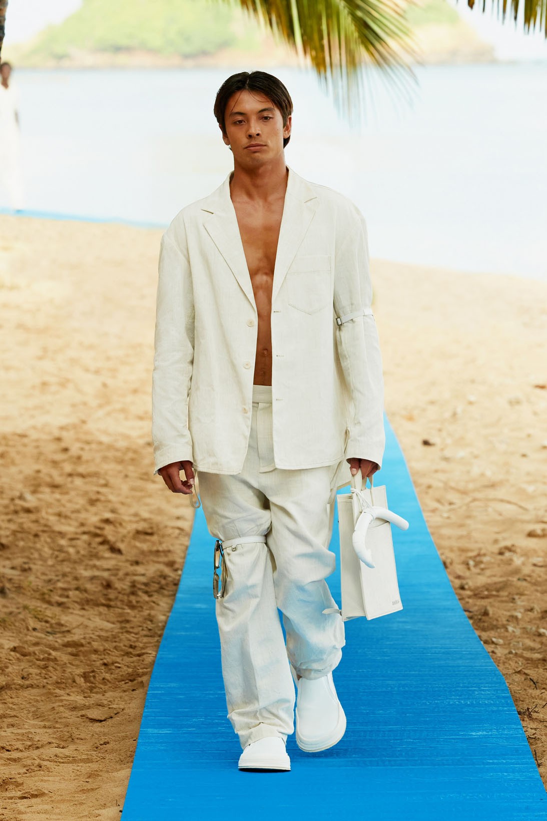 Jacquemus is brilliant with colors in the Spring Summer 2022 collection - 3
