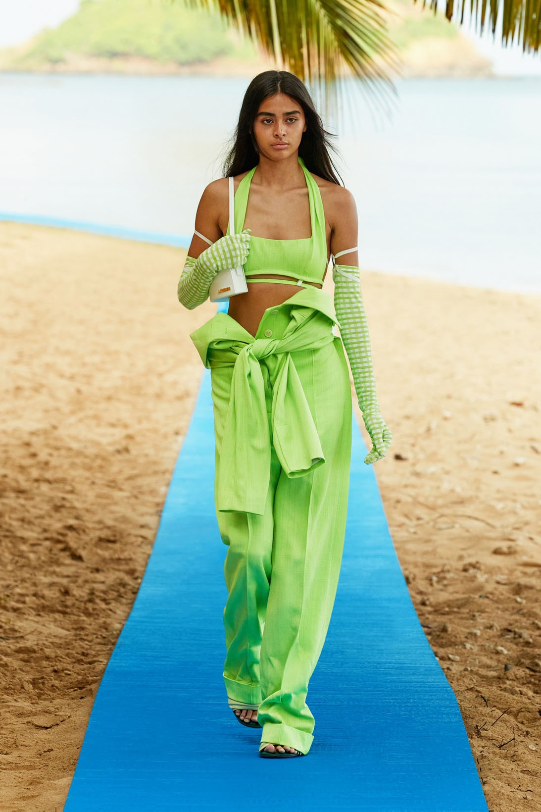 Jacquemus is brilliant with colors in the Spring Summer 2022 collection - 8