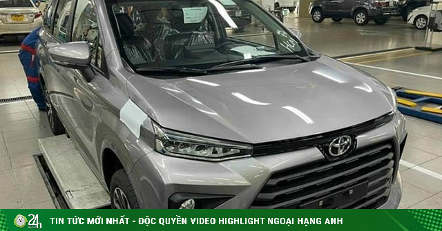 Actual photo of Toyota Avanza Premio 2022 at the dealer, new MPV in the price range of 500 million VND