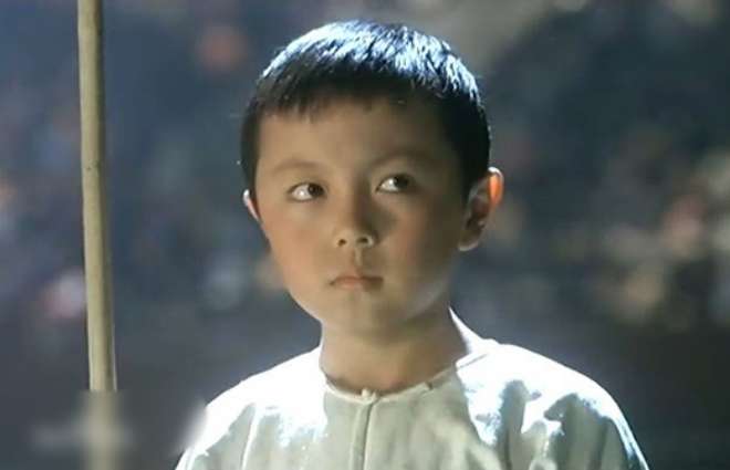 Hình ảnh Tạ Miêu đóng phim lúc còn nhỏ.