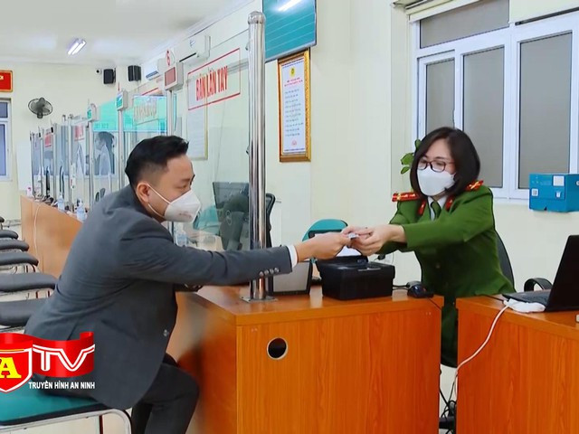 Tin tức trong ngày - Hà Nội triển khai tích hợp định danh điện tử với căn cước công dân từ ngày 1-4