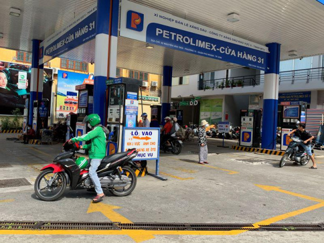 Thị trường - Tiêu dùng - Chuyên gia dự báo giá xăng có thể còn tăng nữa