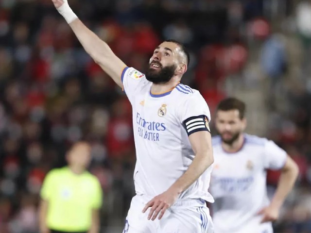 Bóng đá - Benzema vượt Henry vĩ đại nhất lịch sử, đón "mưa" kỷ lục trước Siêu kinh điển