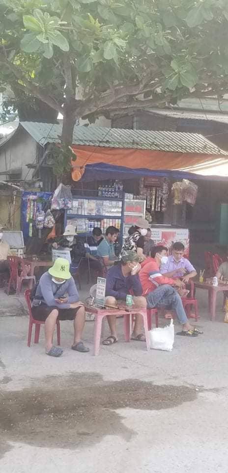 Người dân, du khách bị mắc kẹt, vạ vật ở Cù Lao Chàm