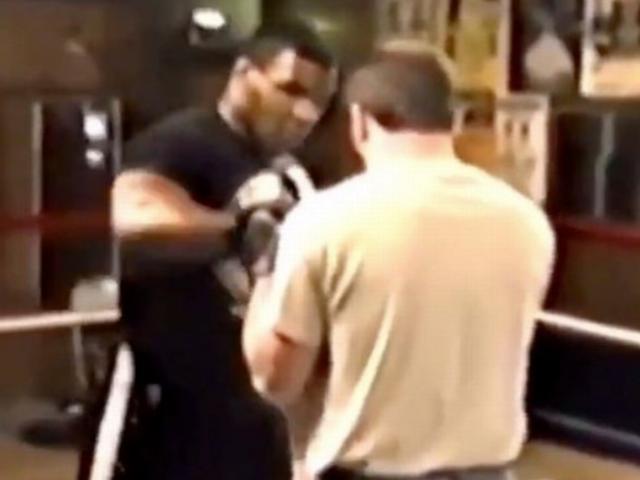 Thể thao - Mike Tyson tuổi 19 khỏe kinh hoàng, cú đấm "tung người" được chứng minh