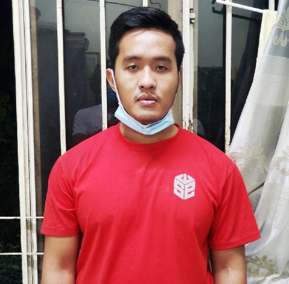 Vũ Phi Phàm dù đang bị truy bắt nhưng vẫn quay về địa phương cầm hung khí đi tìm đối thủ