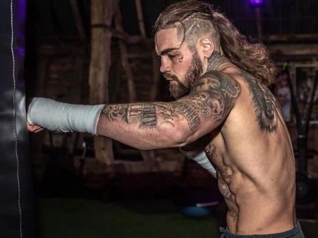 Thể thao - Võ sĩ "xăm trổ hổ báo" và bước ngoặt từ võ đài tới sân khấu "phim nóng"