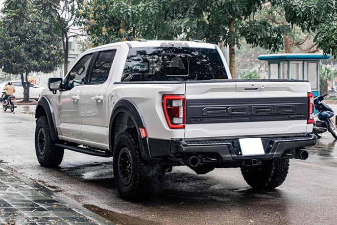 "Full of vase"  How much is the cost of fuel for Ford F-150 Raptor 2022?  - 8