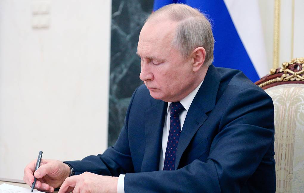 Hôm 5.3, Tổng thống Nga Putin đã ký sắc lệnh cho phép doanh nghiệp Nga thanh toán cho chủ nợ ở một số nước “thù địch” bằng đồng rúp (ảnh: TASS)