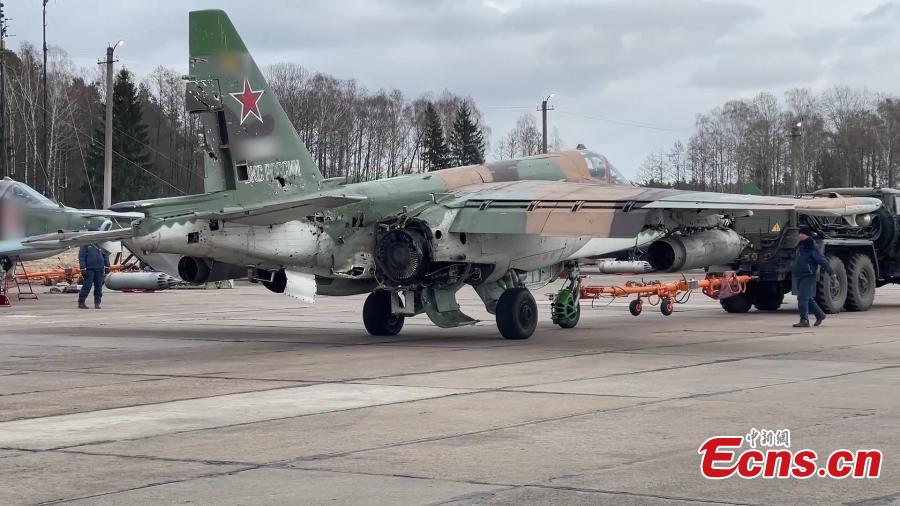 Nga: Cường kích Su-25 trúng tên lửa Ukraine, phi công vẫn đáp máy bay an toàn - 1