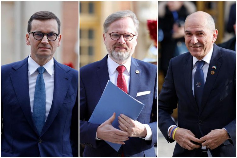 Từ trái sang phải, Thủ tướng Ba Lan Mateusz Morawiecki, Thủ tướng Cộng hòa Séc Petr Fiala và Thủ tướng Slovenia Janez Jansa (ảnh: Reuters)