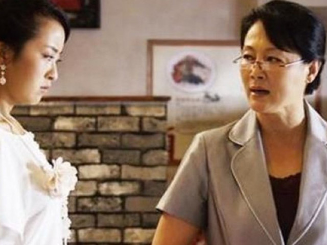 Bạn trẻ - Cuộc sống - Bị tiểu tam ra sức gây sự được mẹ chồng đứng ra can thiệp, nào ngờ bị bà "quay xe" phút cuối