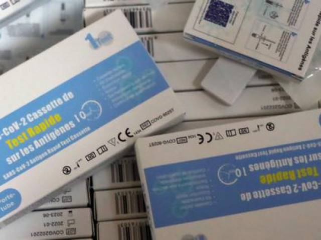 Thị trường - Tiêu dùng - Vừa xếp vào kho Cảng Hà Nội, hàng trăm ngàn kit test COVID-19, thuốc tân dược nhiều "không" bị "tóm gọn"