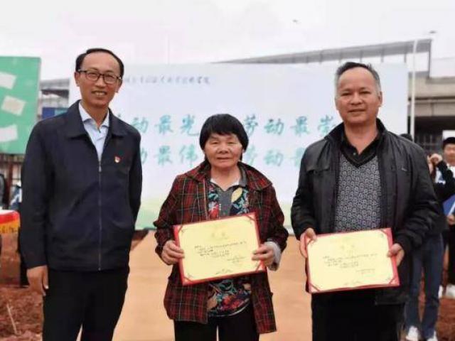 Giáo dục - du học - Người phụ nữ chưa học tới lớp 4, trở thành giáo viên trong chính nơi mình đang làm việc