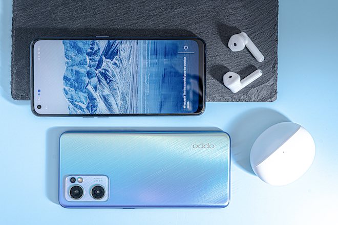 Oppo Reno7 5G trình làng: Độc đáo viền sáng kép quanh camera chính - 3