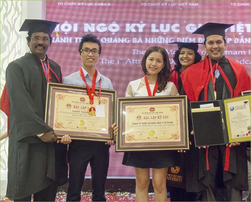 Cát Mộc Healthcare Design nhận giấy Xác Lập Kỷ Lục năm 2014 (tiền thân là công ty thiết kế kiến trúc y tế Phạm)