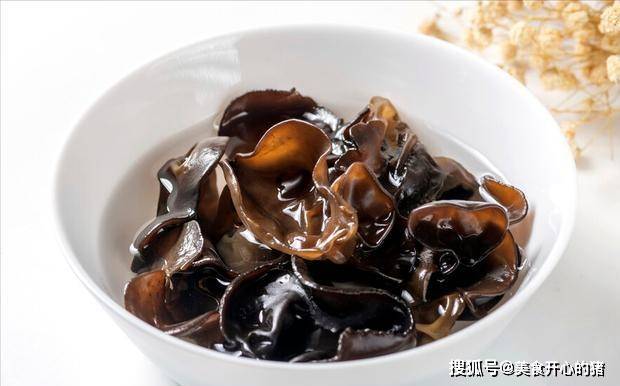 Soak dried mushrooms in hot or cold water?  Chef reveals 2 tips to help soak quickly and cleanly - 3