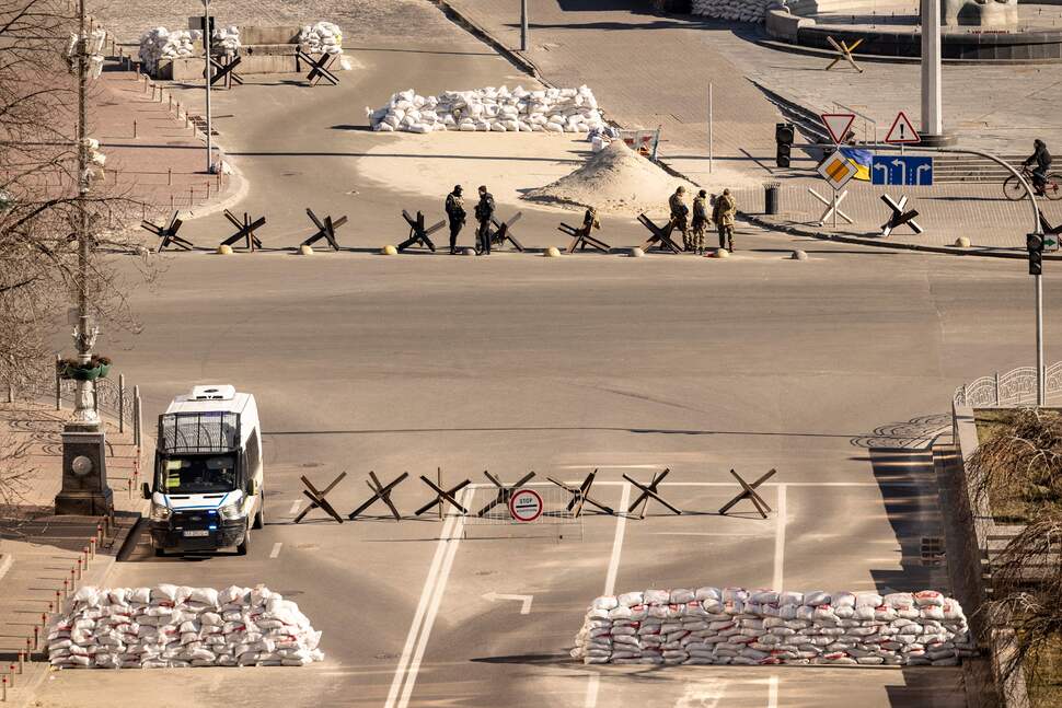 Một chốt kiểm soát quân sự do binh sĩ Ukraine dựng nên ở Kiev ngày 15.3.2022.