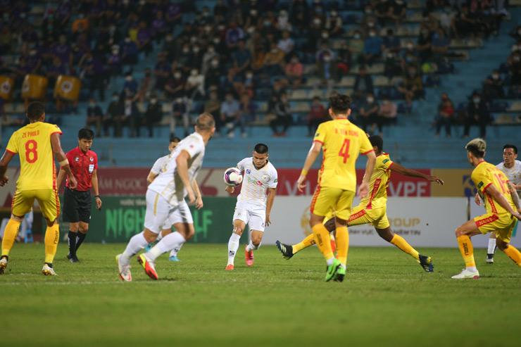 Hà Nội vẫn chơi tốt dù thiếu vắng Quang Hải nhưng Thanh Hóa đã phòng ngự rất kiên cường