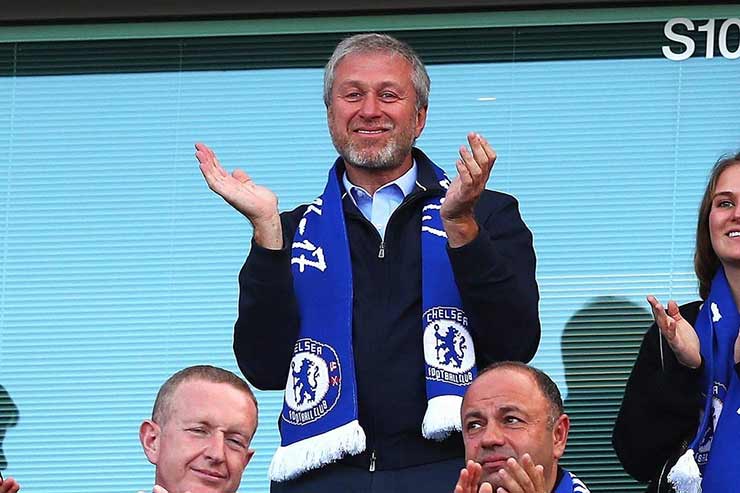 Abramovich đang không thể điều khiển việc bán Chelsea nhưng tập đoàn Raine Group sẽ giúp đội bóng chuyển vào tay một đối tác biết điều hành CLB thể thao