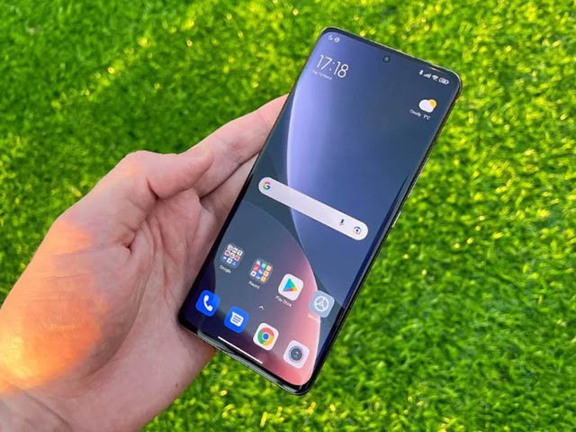 Thời trang Hi-tech - Xiaomi 12 Pro có gì để đối đầu Galaxy S22+?