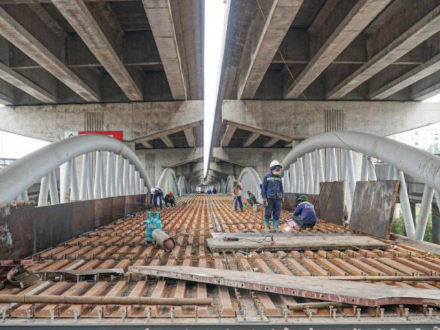 Hà Nội: Dự án cầu vòm sắt vượt hồ vẫn ngổn ngang dù đã chậm hơn 2 tháng