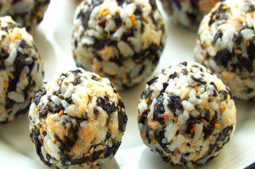 Busy mom tries to make this super easy rice ball dish, kids love it - 1