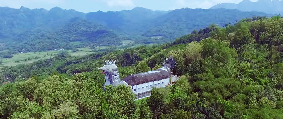 The mysterious chicken-shaped church in the middle of the mountains and forests, but it is so coldly abandoned - 1